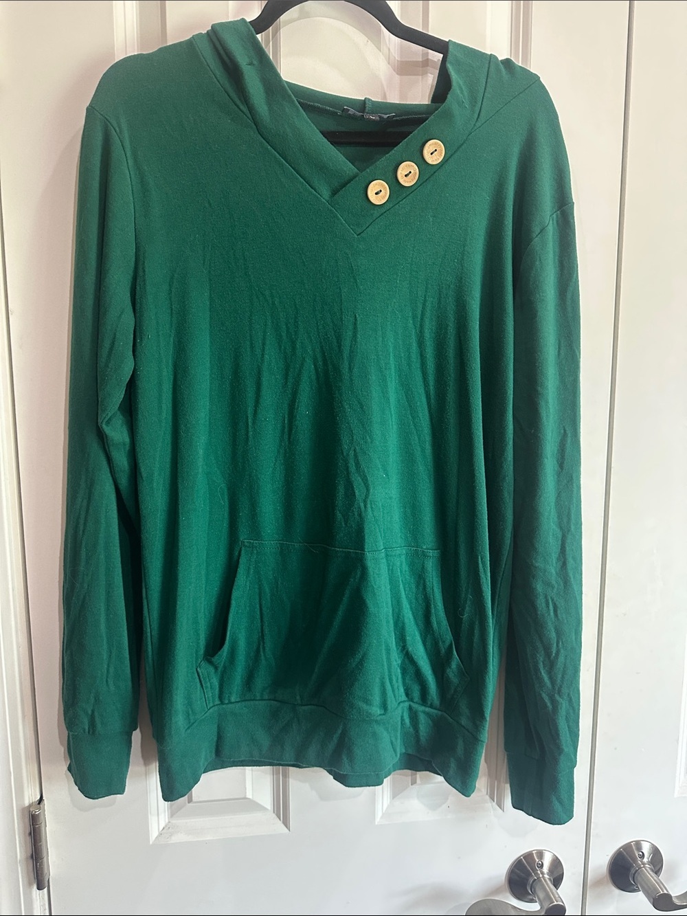 NWOT Women's Emerald V-Neck Button-Accent Sweater with Kangaroo Pocket size L